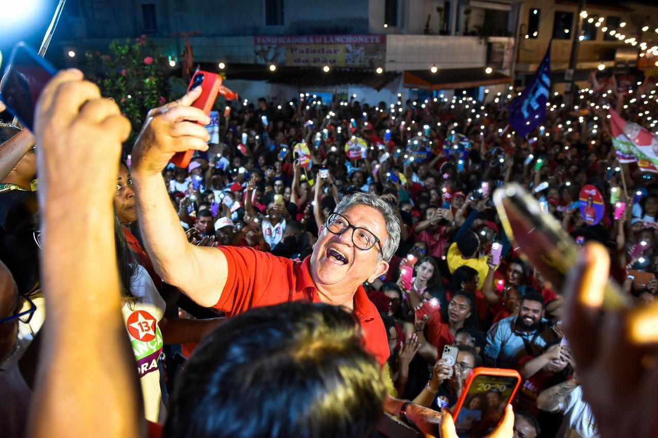 Caetano reúne mais de 10 mil pessoas nos PHOCs em meio de semana